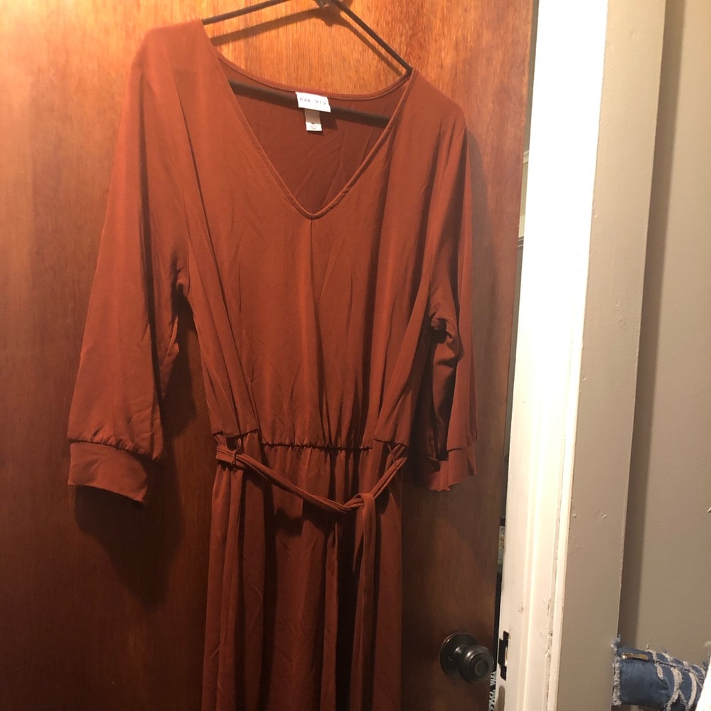 Nice v neck dress that fits well!